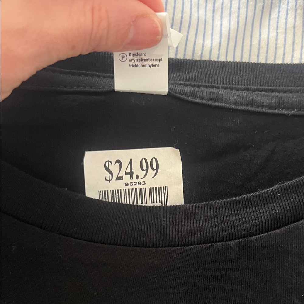 NWT Black Las Vegas Graphic Tee - Picture 4 of 4